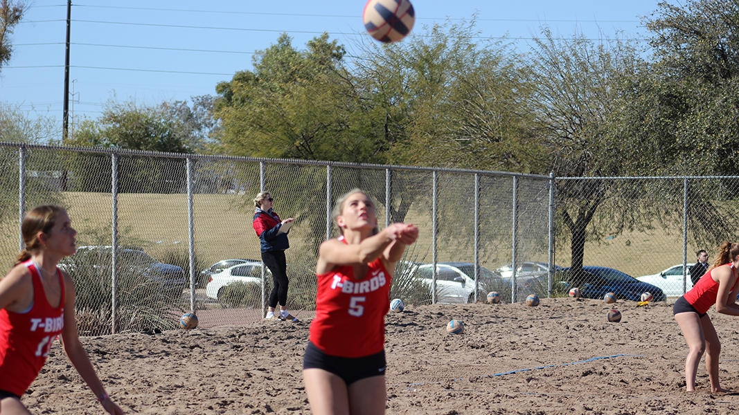 Beach volleyball splits two on first day in California