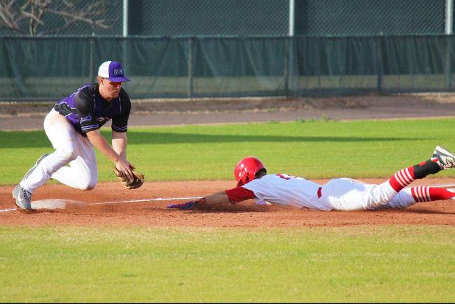Bats erupt as baseball swamps U of A club, 20-1, 14-0
