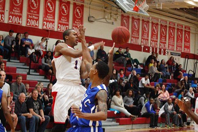 Khari Holloway scored 14 points (Photo by Jacob Dewald)