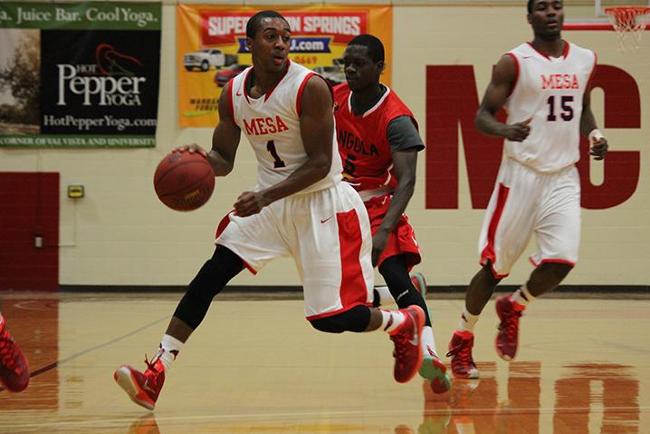 Khari Holloway had 15 points (Photo by Aaron Webster)