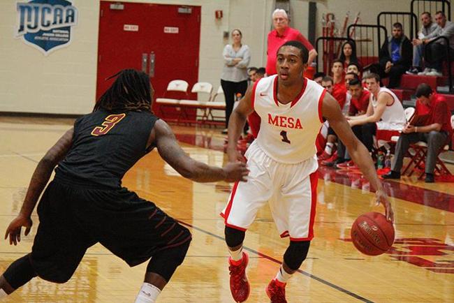 Khari Holloway had a second straight career high with 29 points (Photos by Jacob Dewald)