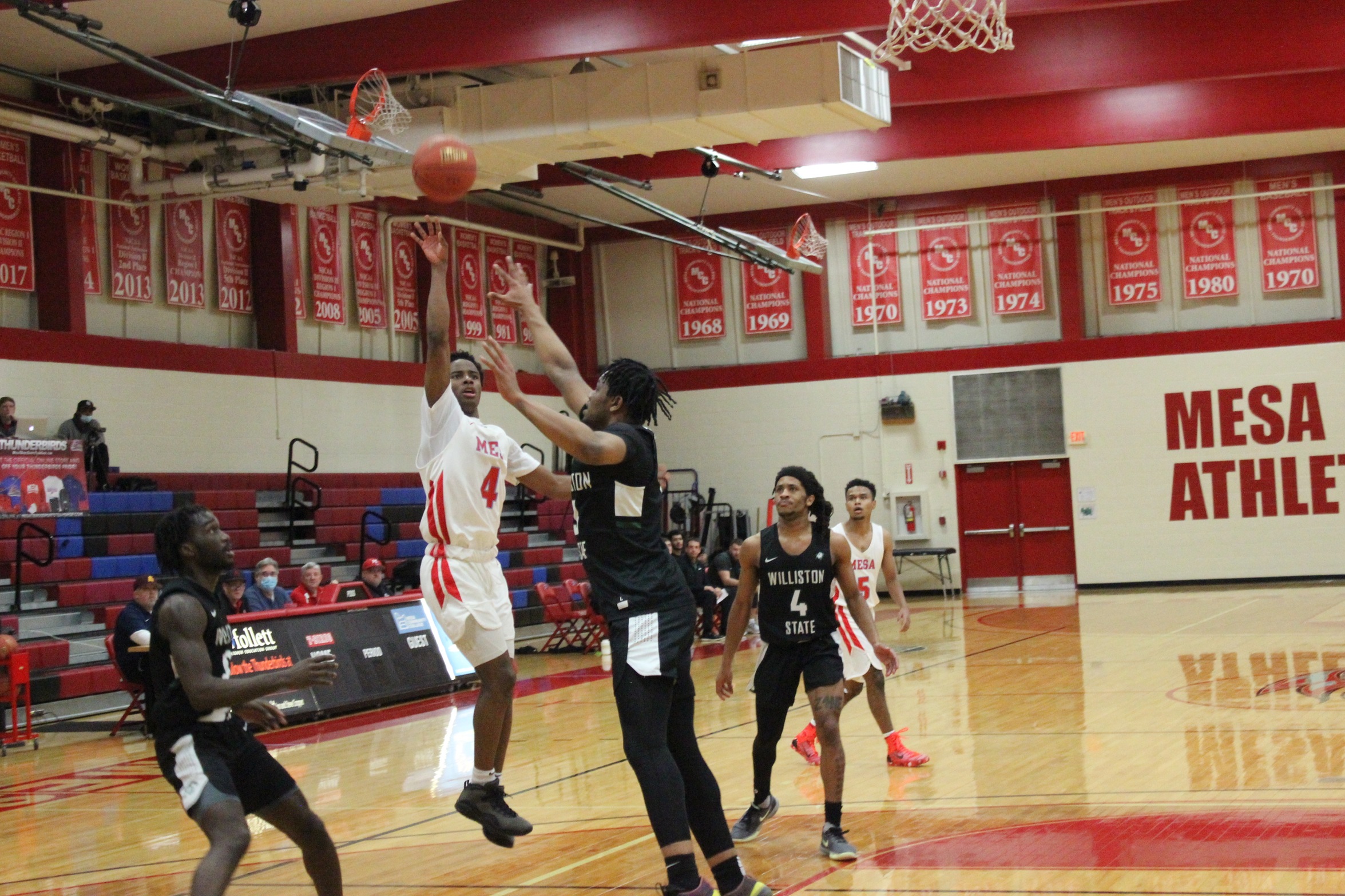 Tampa Scott IV sends in a floater to give Mesa the lead late.