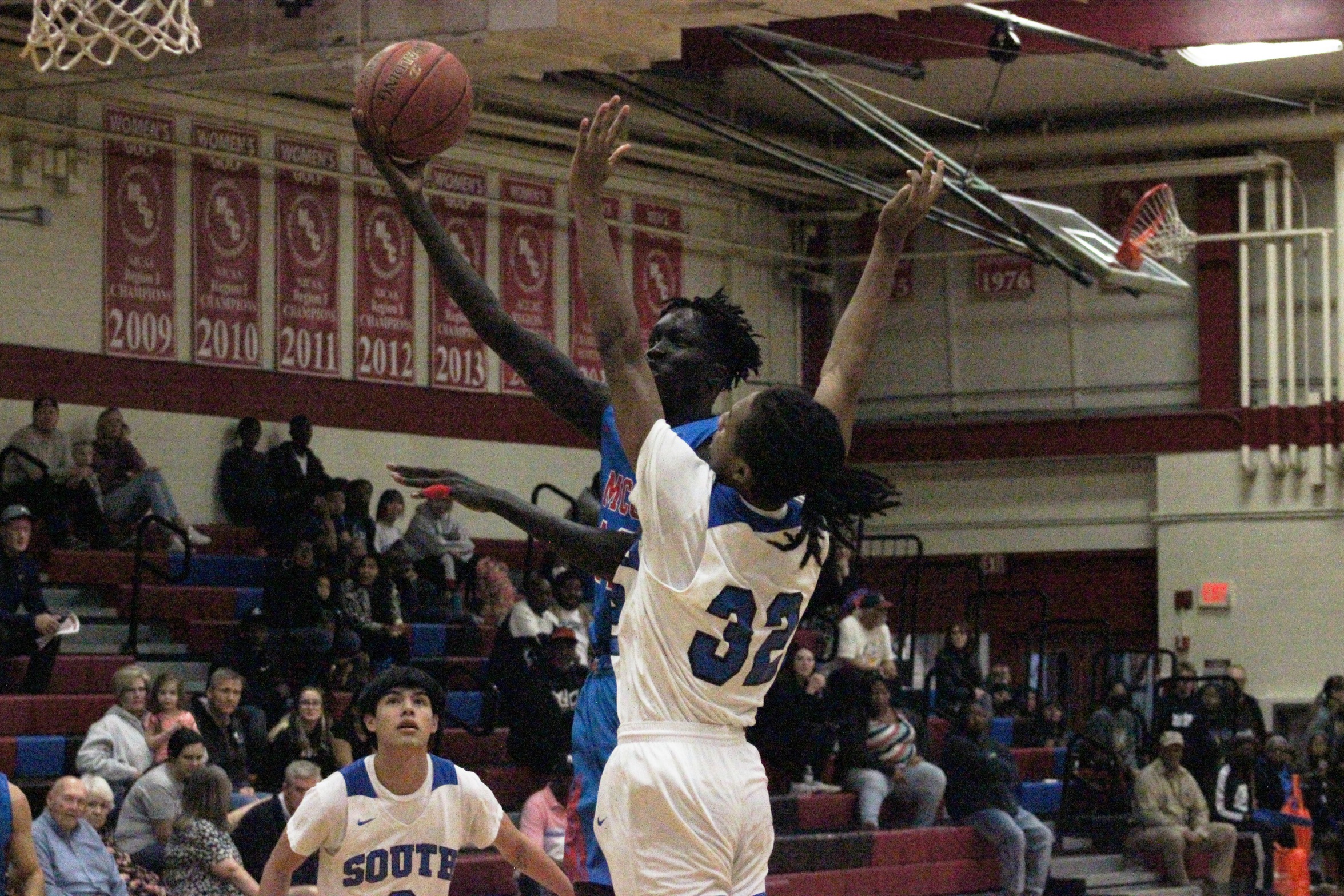 Men's basketball bounces back against Central Arizona