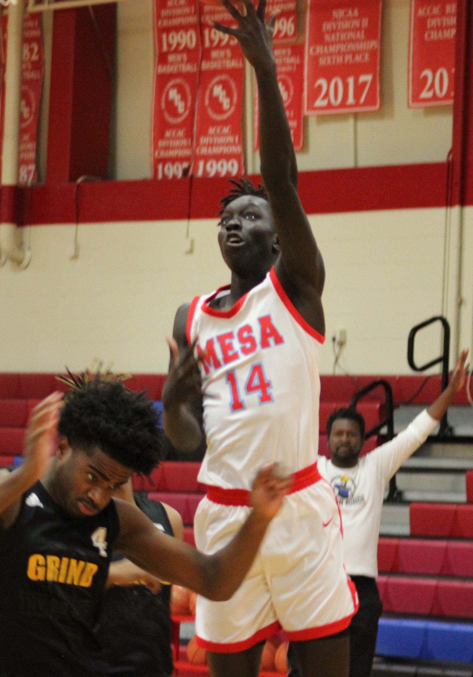 Men's basketball rolls past Gauchos Saturday