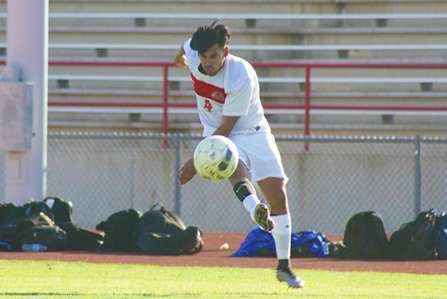 Mesa's Manuel Lopez Bicycle Kicks Game Winner Over Scottsdale, 2-1