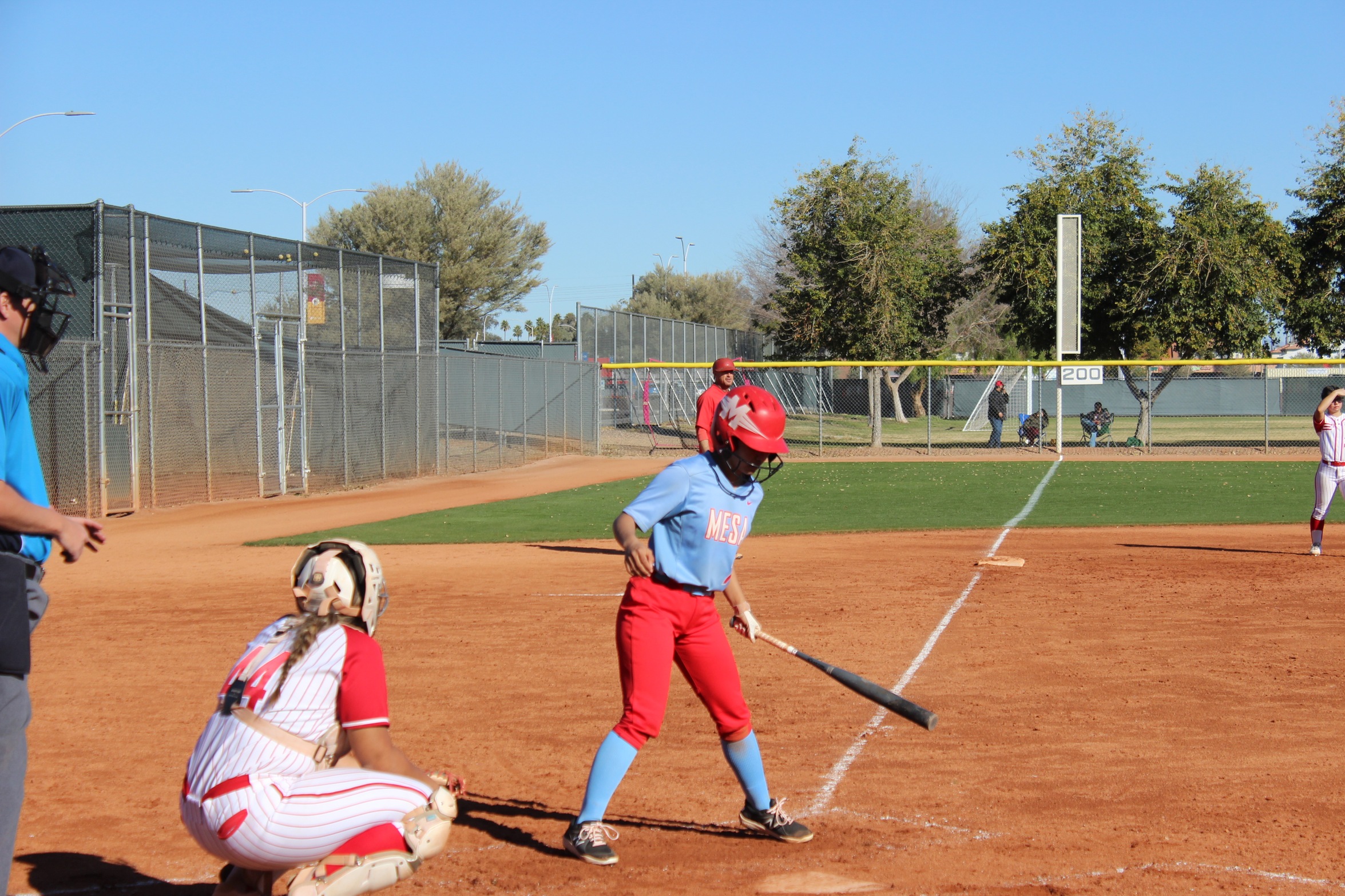 Softball splits road doubleheader at Glendale