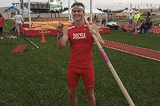 Noah Lovato NJCAA pole vault champion