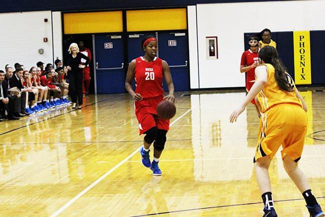 Didi Moloi scored four points, had four assists and five rebounds against Phoenix (photo by Wayne Block)