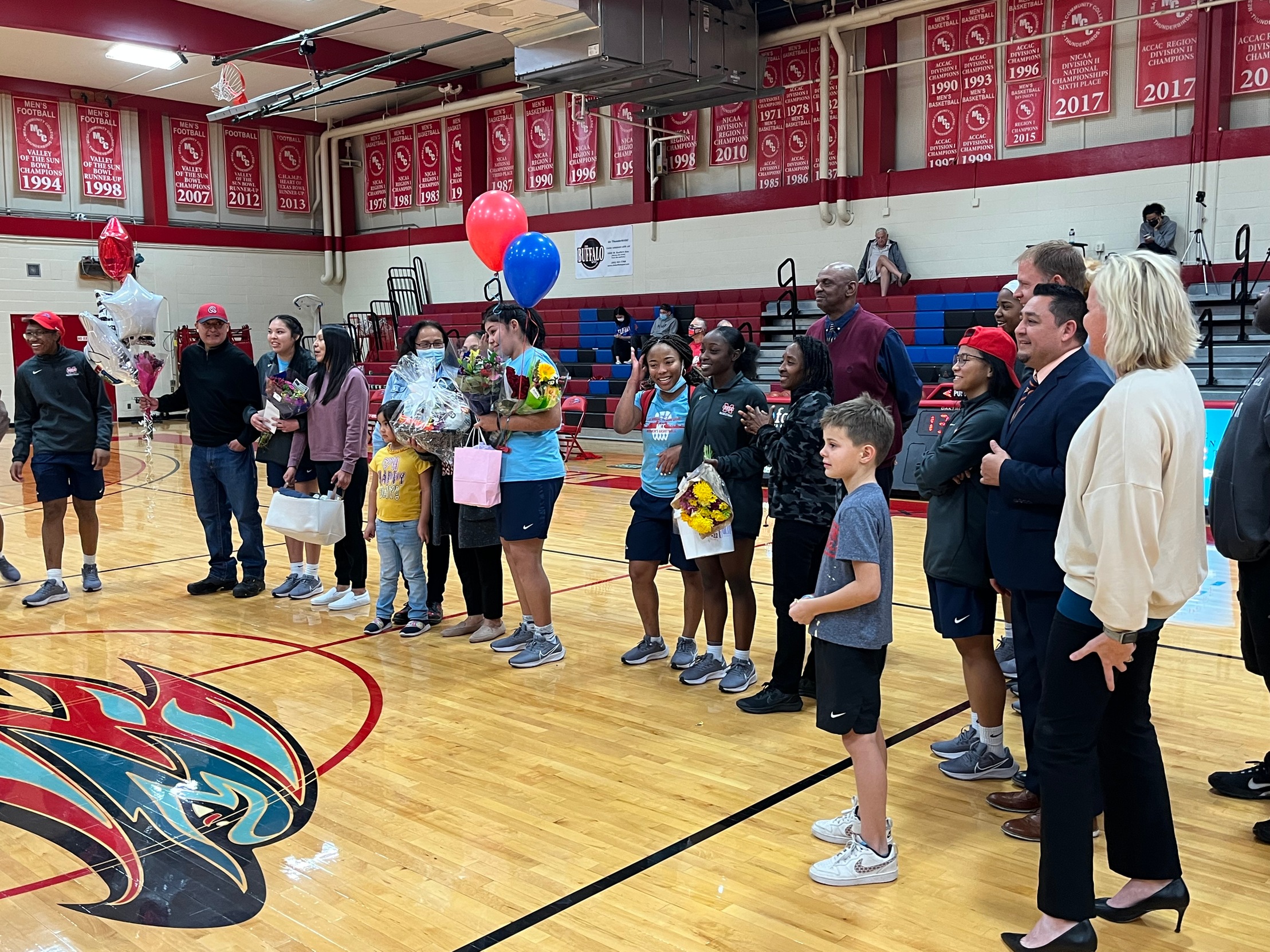(RV) Thunderbirds Route Gauchos On Sophomore Night