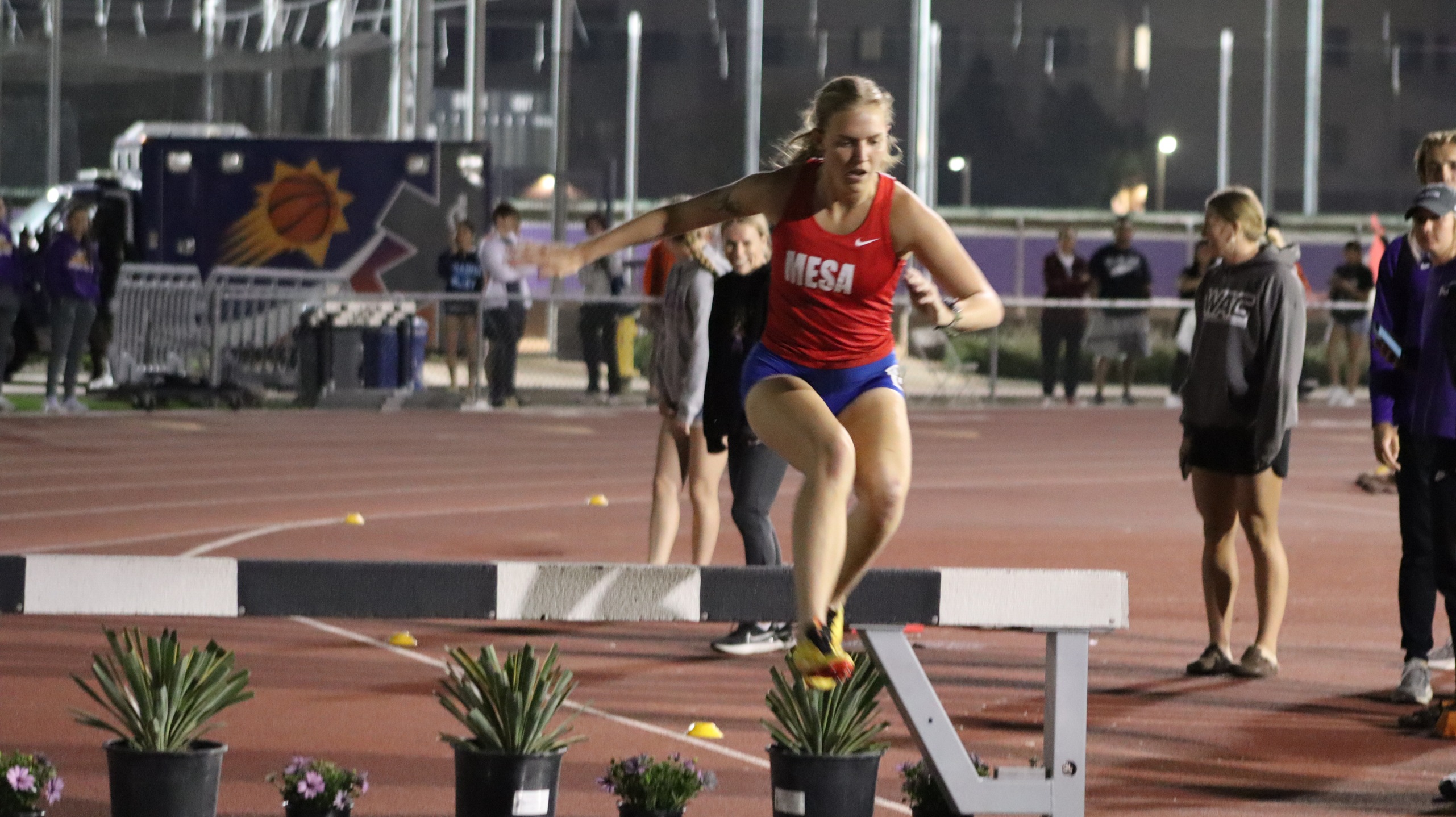 Women's TF Qualify Six in Outdoor Season Opener