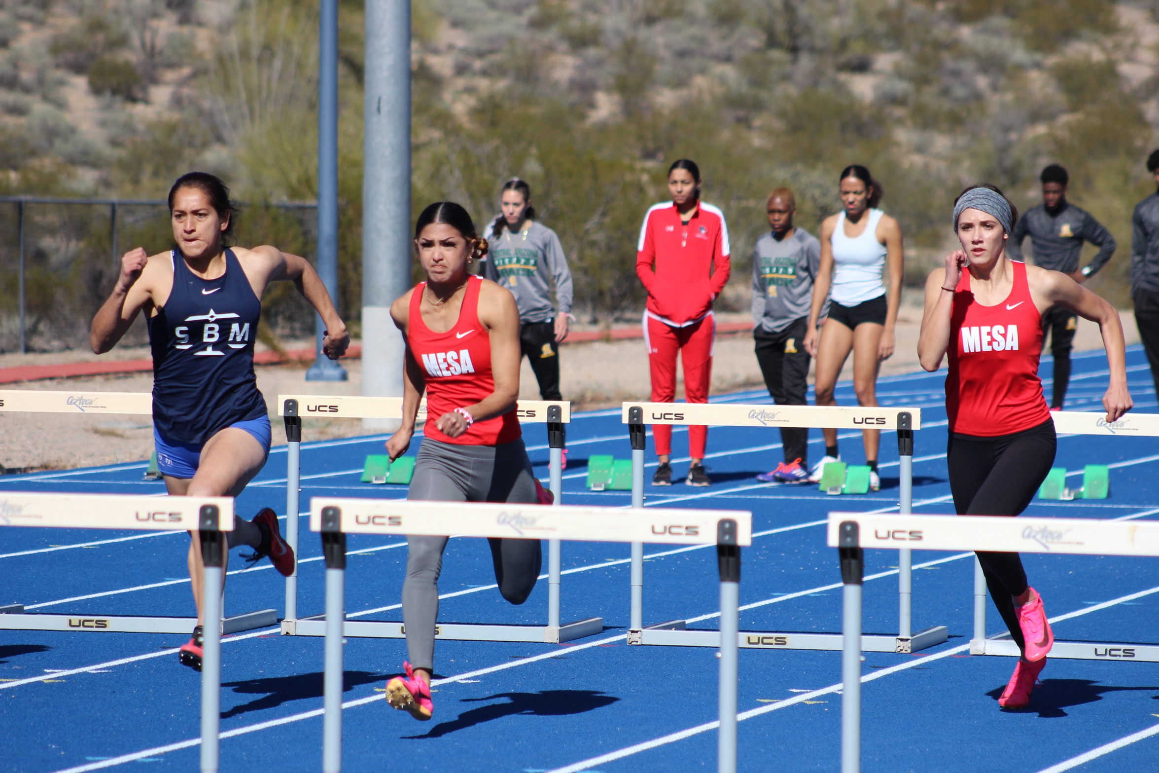 Women's TF Opens Season at Pima Indoor